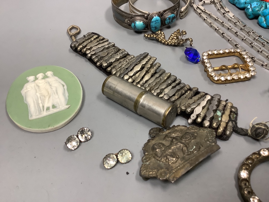 A turquoise necklace and mixed costume jewellery including a miniature dolls house glass set